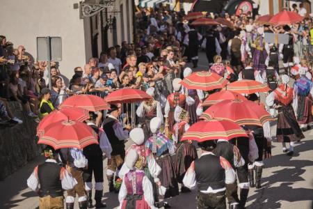 Vabljeni k ogledu tradicionalne povorke narodnih noš (3)